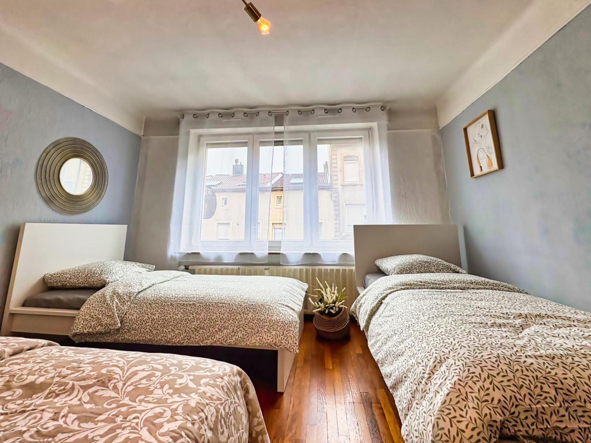 1 Studio & 4 Appts - 1 A 4 Lits - 1 A 7 Pers - 1 Immeuble - Confort, Flexibilite ------ English - 1 Studio & 4 Apts - 1 To 4 Beds - 1 To 7 Guests - Same Building - Comfort, Flexibility Hayange Luaran gambar